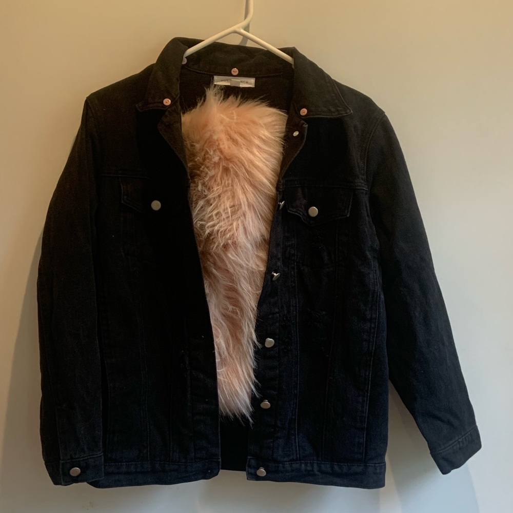 Black ripped jean jacket with attachable collar fur, size xs